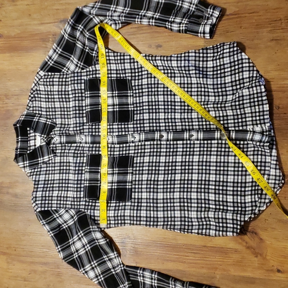 Equipment Femme plaid silk button up top black white